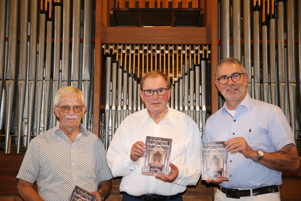 v.l.n.r.: Friedrich Weinberger, KMD Rainer Goede und Dekan Dr. Matthias Büttner (Foto: Alexander Biernoth)