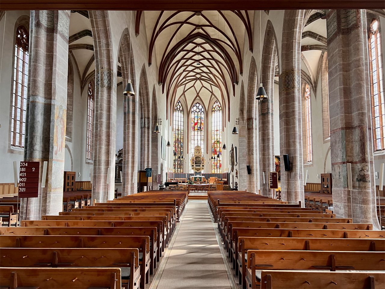 Kirchenraum (Langhaus) der Kirche St. Johannis mit Blick zum Chorraum, Foto Hans-Martin Goede