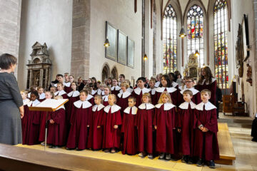Am 17. Mai 2026 wurde Dekanatskantorin Ulrike Walch in einem festlichen Gottesdienst in St. Johannis in den Ruhestand verabschiedet. Der Gottesdienst wurde von der Singschule, AnKlang vokal und instrumental, dem CVJM-Posaunenchor und Carl Friedrich Meyer an der Orgel musikalisch gestaltet., Foto PRIVAT